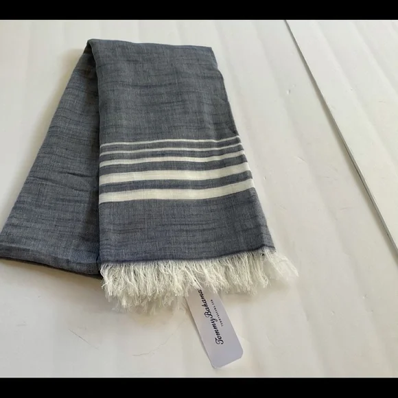 Tommy Bahama Breezy Travel Ruana, new with tag. - Picture 3 of 7